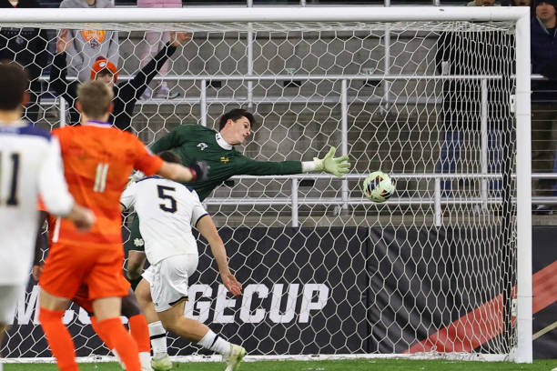 不绝于耳 不绝于耳